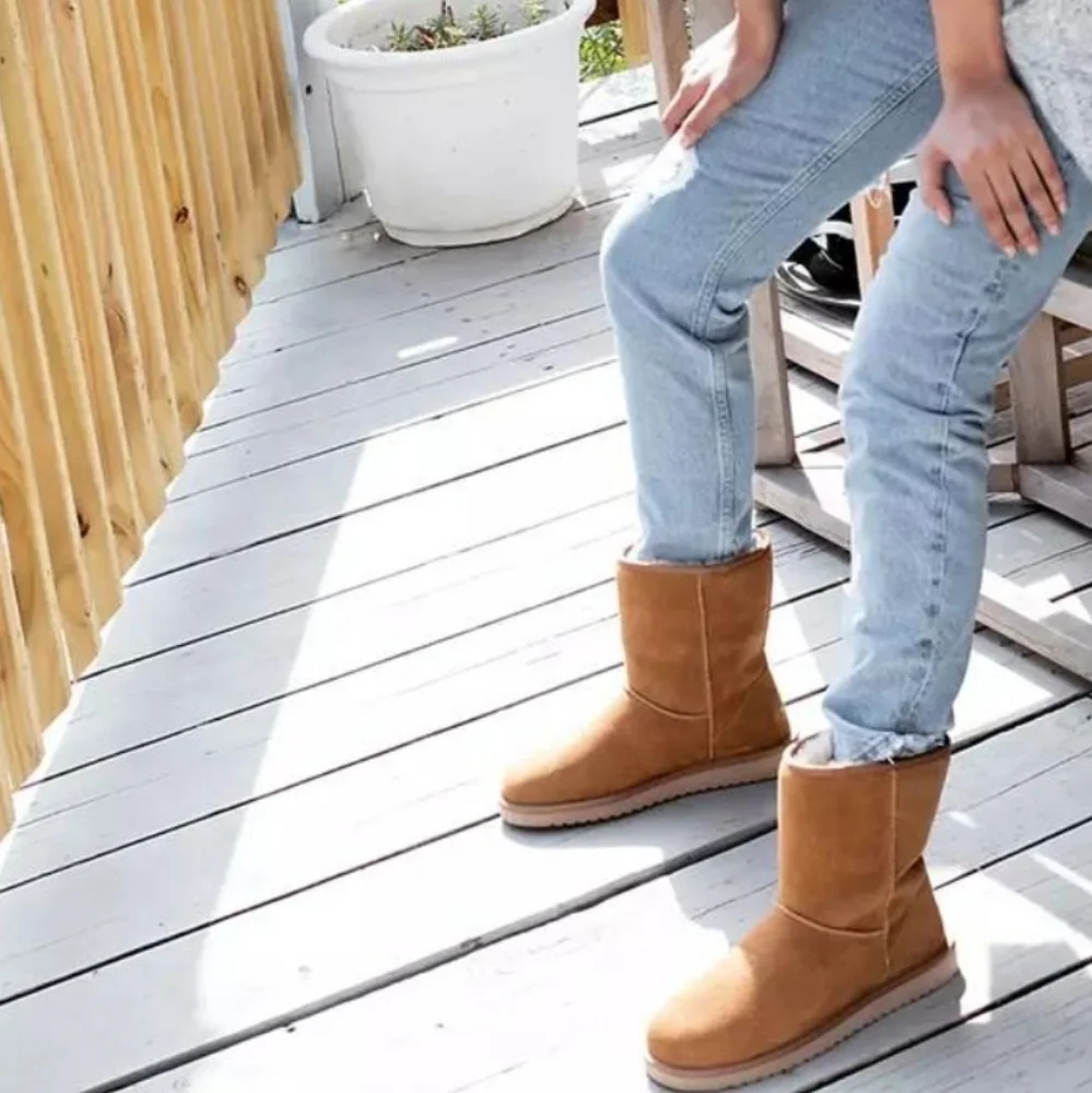 NWOT Women' Koolaburra Short By UGG Tan Shearling-Lined Boots